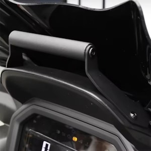 SUPORTE GPS SCAM XMAX 300 26- PRETO